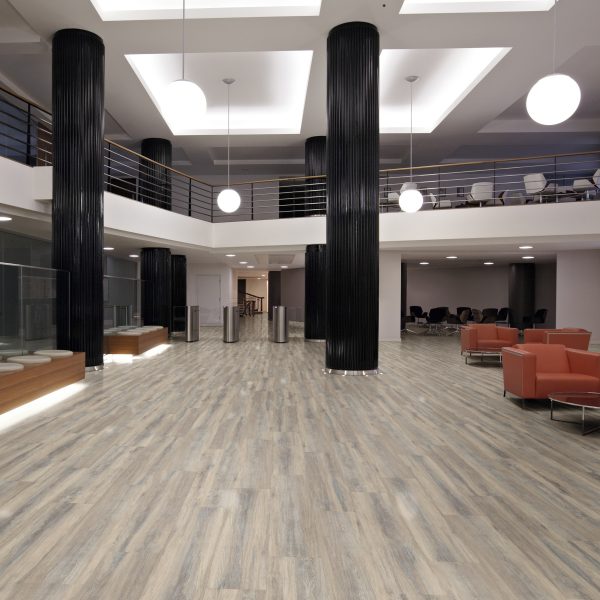 llp142-sicilia-officelobby-ls_cm LooseLay Sicilia LLP142 plankar í anddyri skrifstofu