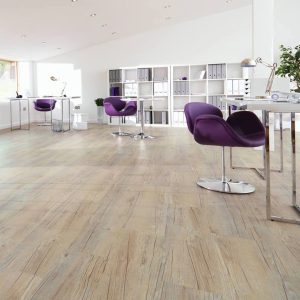 llp92_country-oak_rs_com_office_image LooseLay Country Oak LLP92 plankar á skrifstofu