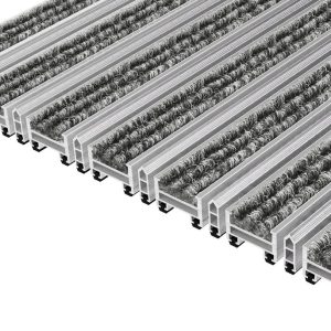 Top20Clean20Stabil2022_mit20Rips20hellgrau20und20Kratzleiste.jpg Geggus Top Clean STABIL með ljósgráu teppi og sköfulistum