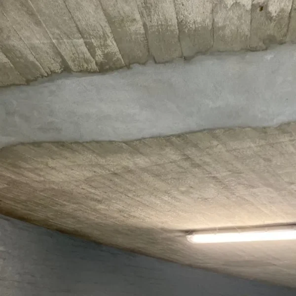 Velosit RM 202 notaður í viðgerðum á lofti.